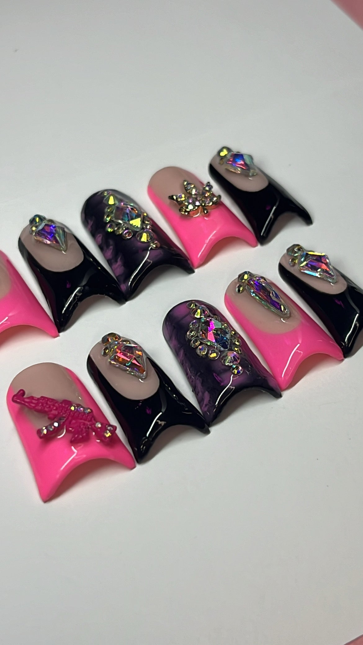 DIVA | DUCK FEET | SHORT | PRESS ON NAILS