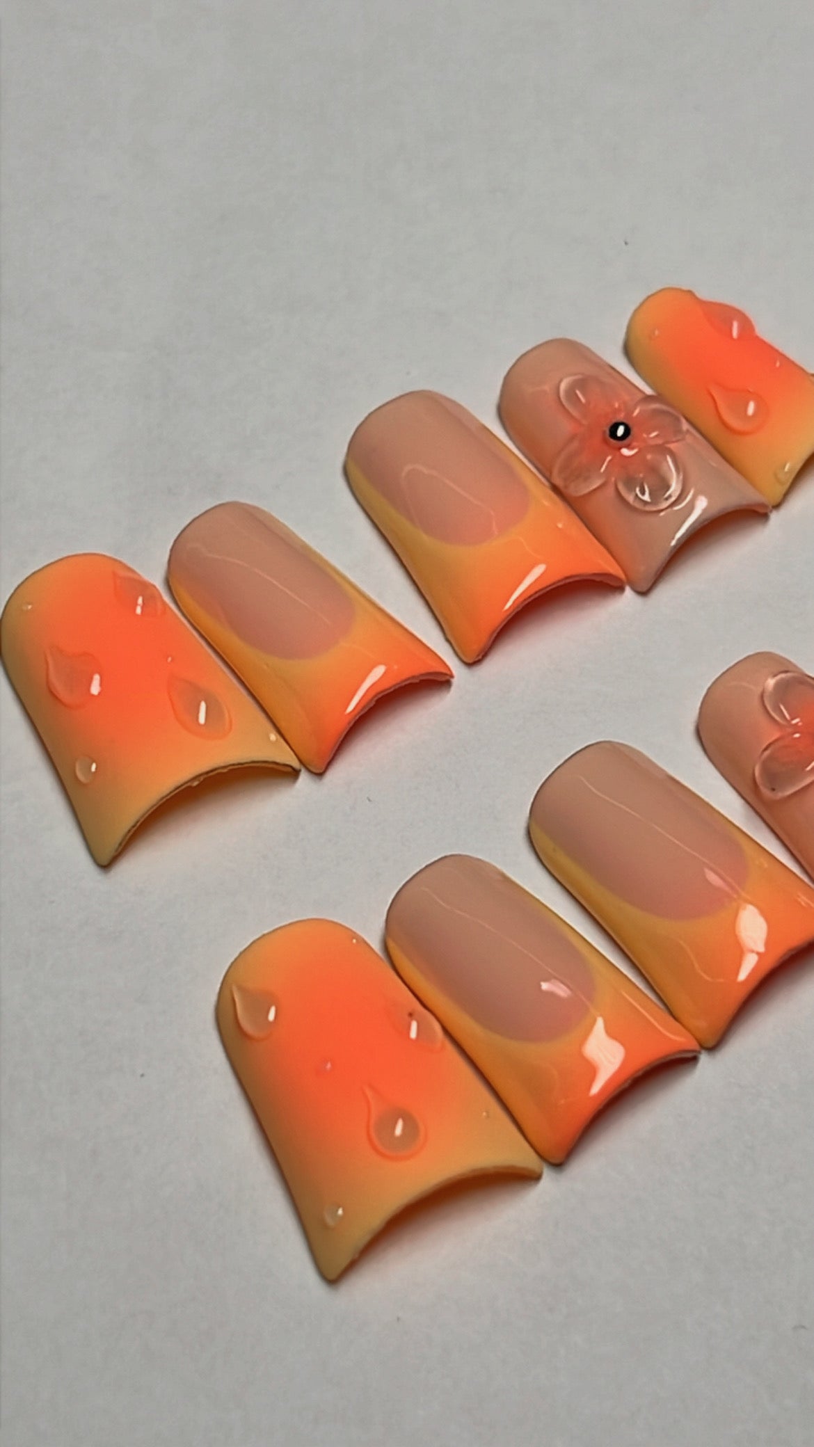 SUN KISSED | DUCK | SHORT | PRESS ON NAILS